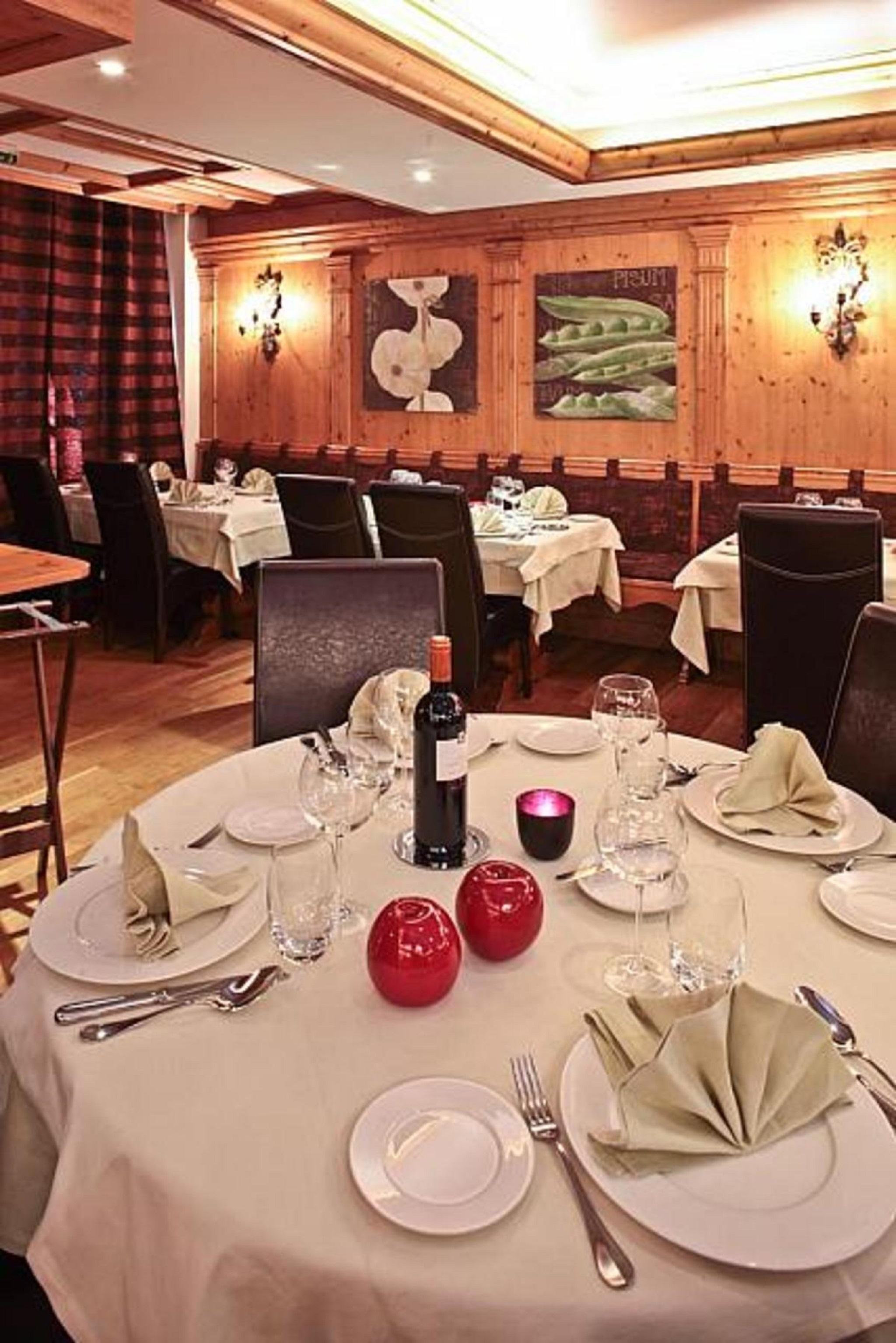 Hotel Les Suites Du Montana By Les Etincelles Тинь Экстерьер фото